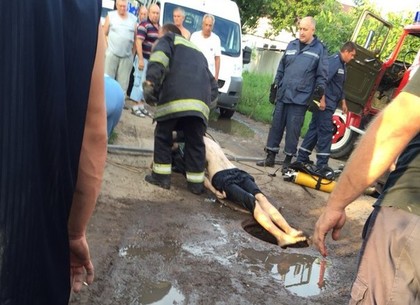 В Харькове четверо мужчин погибли, спустившись в канализационный коллектор (ФОТО)