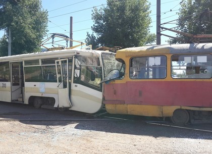 На Салтовке лобовое столкновение трамваев. Есть пострадавшие (Обновлено, ФОТО)