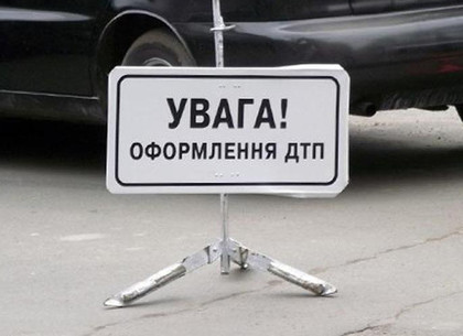 На въезде в Харьков столкнулись ВАЗ и Тойота