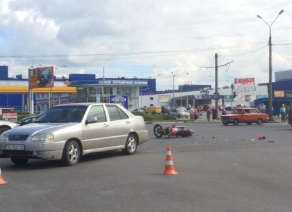 ДТП возле Каравана: мотоциклист на полной скорости врезался в автомобиль (ВИДЕО)