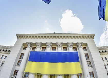 #НашіКольори: Порошенко призвал украинцев украсить дома Государственным Флагом
