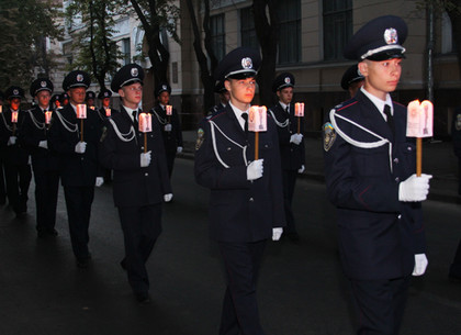 Харьковские милиционеры пройдут с факелами по центру города, чтобы почтить память своих сослуживцев
