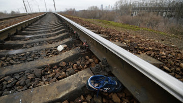 Под грузовым поездом погиб 17-летний парень