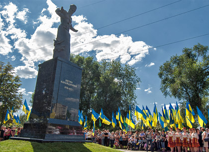 На Красношкольной набережной открыли памятник гетману Сагайдачному (ФОТО)