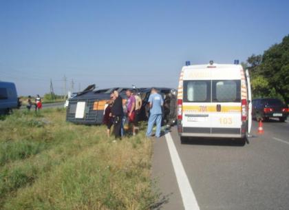Шесть женщин получили травмы в перевернувшемся автомобиле (ФОТО)