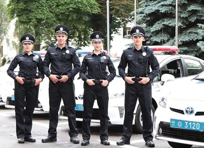 Первые полицейские выйдут на улицы Харькова на неделю позже