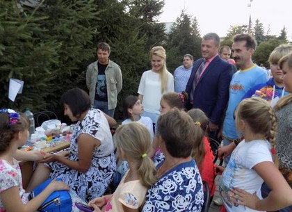 В Краснокутском районе отремонтировали полы в родильном отделении ЦРБ и оборудовали мебелью школу