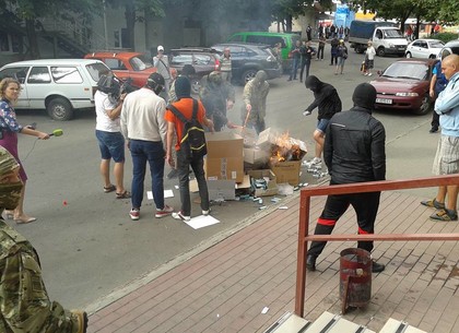 Харьковские правоохранители установили личности людей в балаклавах, которые громят аптеки