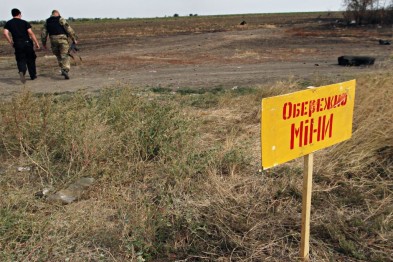 На Харьковщине шутники повесили на нефтепровод табличку «заминировано»