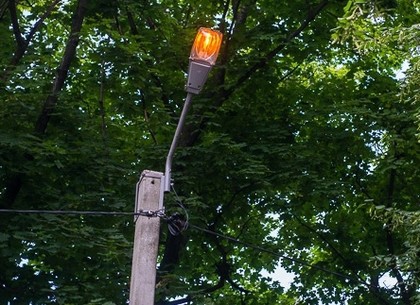 На харьковской улице, где раньше не было света, установили фонари