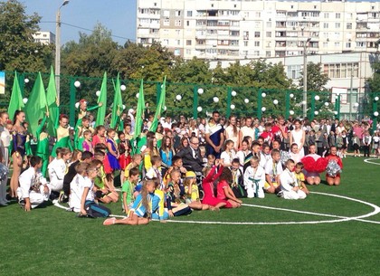 Первые звонки в Харькове: Кернес открыл два новых школьных стадиона и поздравил ребят (ФОТО)