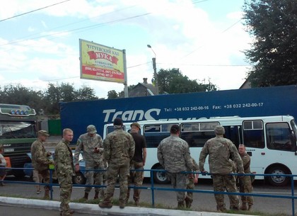 Под Харьковом автобус с военными попал в ДТП (ФОТО)