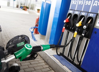 В Харькове дешевеет бензин
