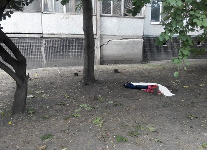 Трагедия на Салтовке: из окна многоэтажки выпала женщина (ФОТО 18+)