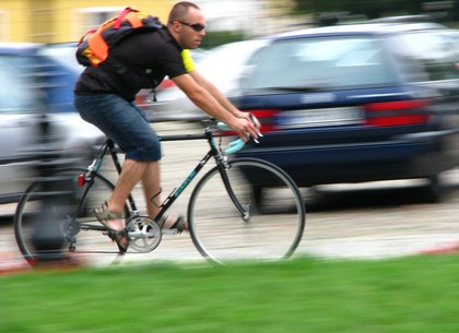 На работу - на велосипеде вместо личного авто: в Харькове стартовала Европейская неделя мобильности