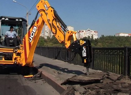 На ремонт Саржинского моста вышла новая техника