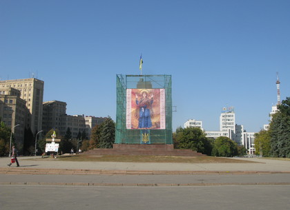 Памятник Ленину на площади Свободы в Харькове когда-то ловил такси (ФОТО)