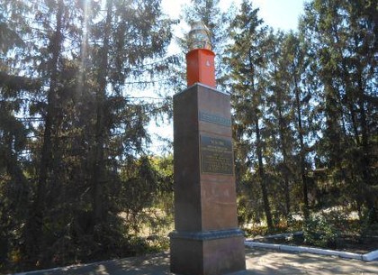 На Харьковщине снесли Красного Палача и поставили на его месте маяк