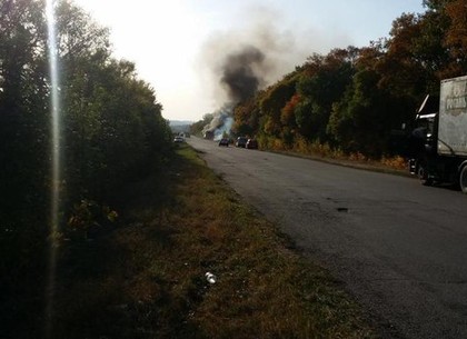 На Волчанской трассе загорелся автобус (Обновлено)