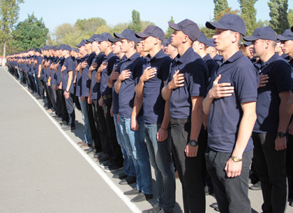 Харьковские копы получили дипломы и выйдут на патрулирование уже завтра (ФОТО)