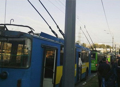 На проспекте Гагарина стоят троллейбусы: обрыв проводов (ФОТО)