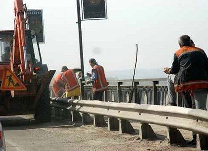 СБУ взялась за должностных лиц, которые присвоили полмиллиона на ремонте моста