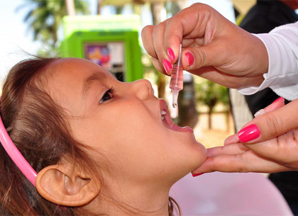 Сотни тысяч вакцин от полиомиелита передали Харьковщине Минздрав и ООН