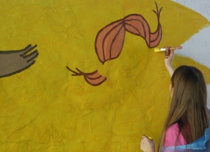 Дети переселенцев распишут харьковское здание ради мира