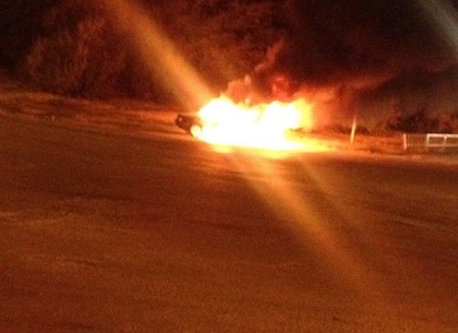 На Салтовке ночью взорвался и сгорел автомобиль