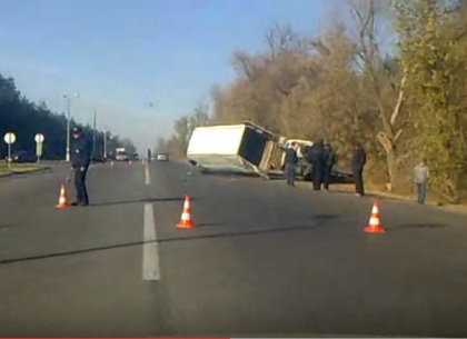 На Симферопольском шоссе – крупногабаритная авария (ВИДЕО)