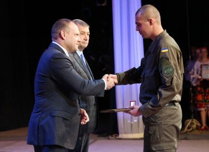 В ХНАТОБе отметили День защитника Украины и наградили военных