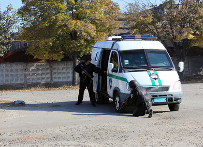 Вооруженное нападение на инкассаторов: в Харькове проходили учения МВД (ФОТО)