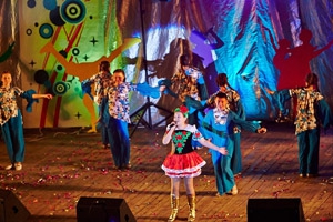 На международном фестивале искусств определят лучших исполнителей песен Пономарева и Квинты