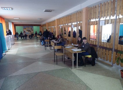 В Харькове стартовали выборы: в восемь часов открылись избирательные участки