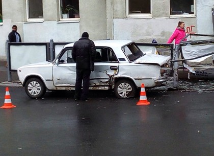 ДТП на Бекетова: две машины не поделили перекресток (ФОТО)