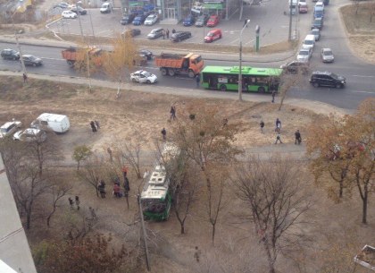 ДТП с троллейбусом на Алексеевке (ФОТО, ВИДЕО)