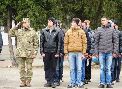 Осенний призыв в Харькове: в облвоенкомате заверяют, что парней на улицах не отлавливают