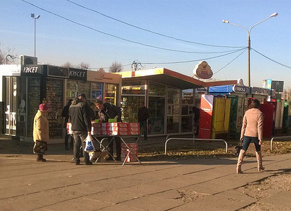 Харьковчане сдают в милицию уличных торговцев конфетами (ФОТО)