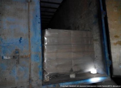 На границе с Россией задержаны два КамАЗа с контрабандным сыром: один водитель сбежал
