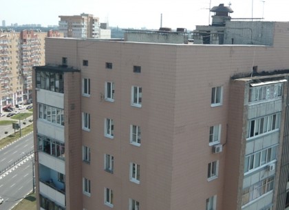 В Коминтерновском районе заканчивается ремонт кровель на жилых домах