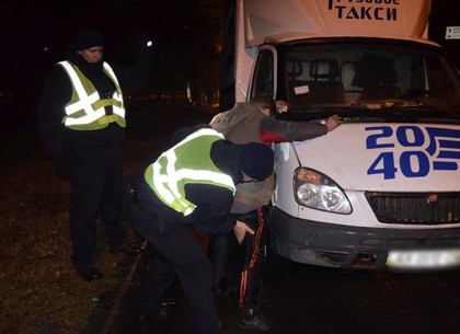 Водитель такси сбил полицейского конвоира и скрылся с места ДТП (ФОТО)