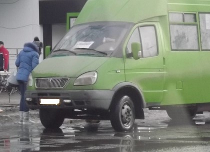 Харьковчане жалуются на нелегальных перевозчиков на «Барабашово» (ФОТО)