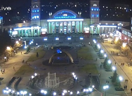 Харьковскую площадь начали украшать к Новому году (ФОТО)