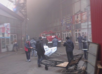 Пожар на Барабашово: торговцы с риском для жизни пытались спасти товар (ФОТО)