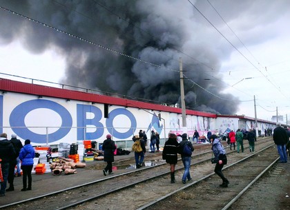 Пожар на Барабашово вызвал транспортный коллапс на Салтовке (ВИДЕО)