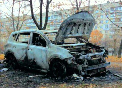 Под утро на Салтовке сожгли Toyota RAV4