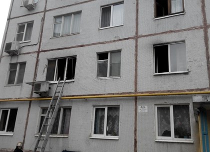 Пожар в девятиэтажке на Алексеевке: эвакуированы восемь человек, хозяйку горевшей квартиры забрала «скорая»