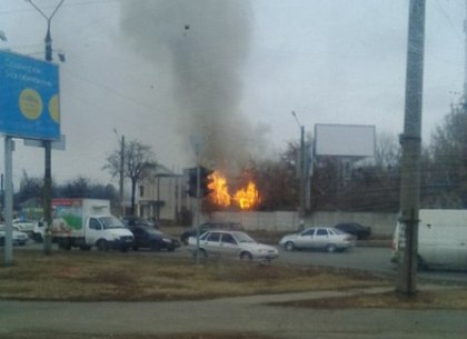 На Салтовке сгорел частный дом (ФОТО)