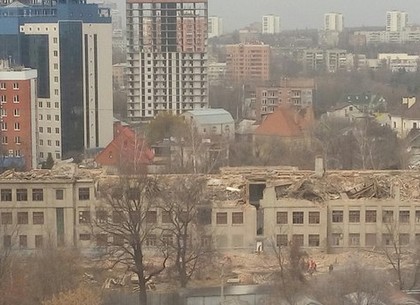 В Харькове точечно взрывают школу (ФОТО)
