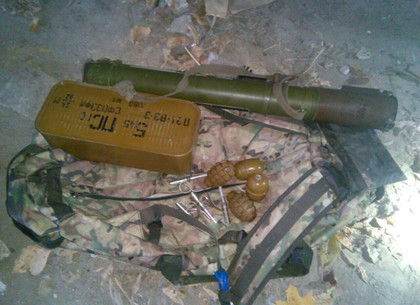 В заброшенном военном городке на ХТЗ нашли «схрон» с гранатометом
